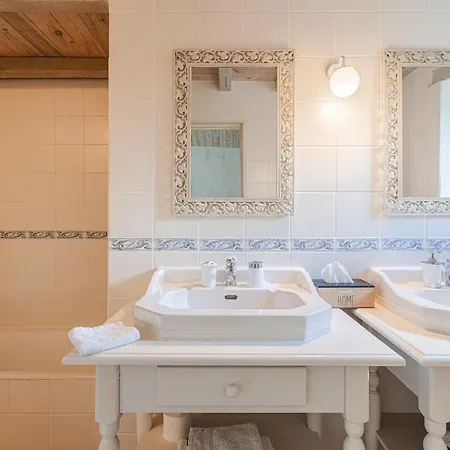 Logis La Tour - Orangerie Saint-Laurent-de-la-Salle