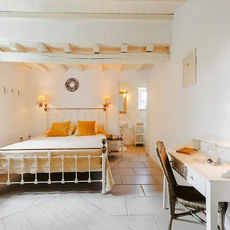 Logis La Tour - Orangerie Nyaraló *