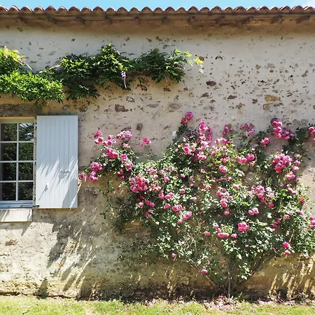 بيت للعطل Logis La Tour - Orangerie Saint-Laurent-de-la-Salle
