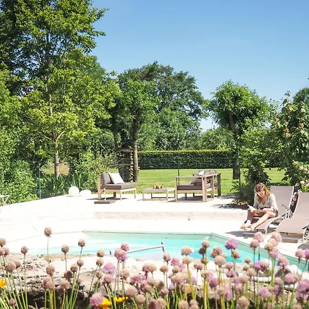 Logis La Tour - Orangerie Nyaraló *