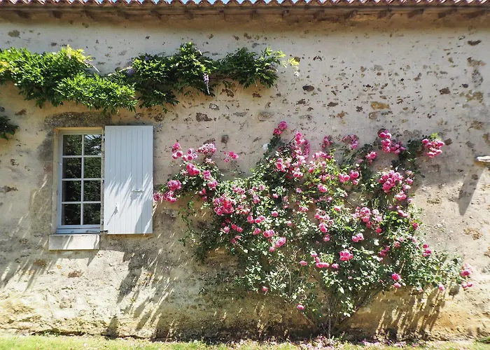 Logis La Tour - Orangerie * Saint-Laurent-de-la-Salle