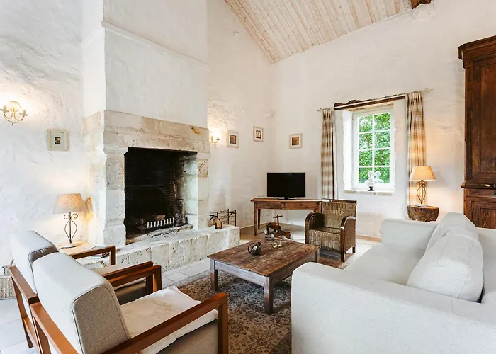 Logis La Tour - Orangerie Saint-Laurent-de-la-Salle