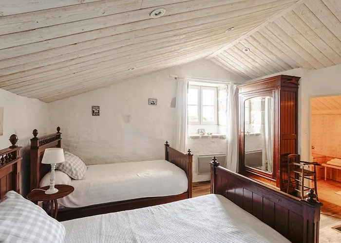 Logis La Tour - Orangerie * Saint-Laurent-de-la-Salle