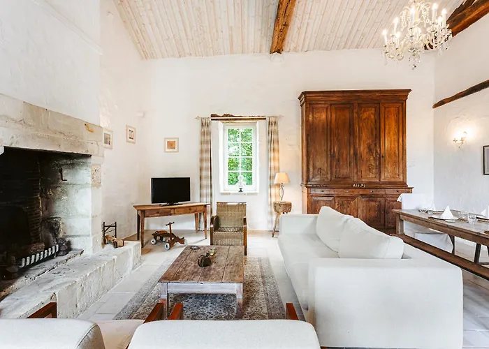 Logis La Tour - Orangerie 펜션