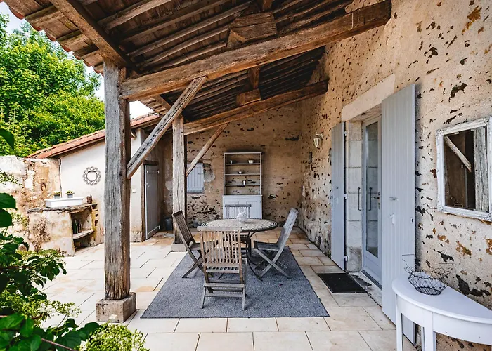 Logis La Tour - Orangerie Saint-Laurent-de-la-Salle