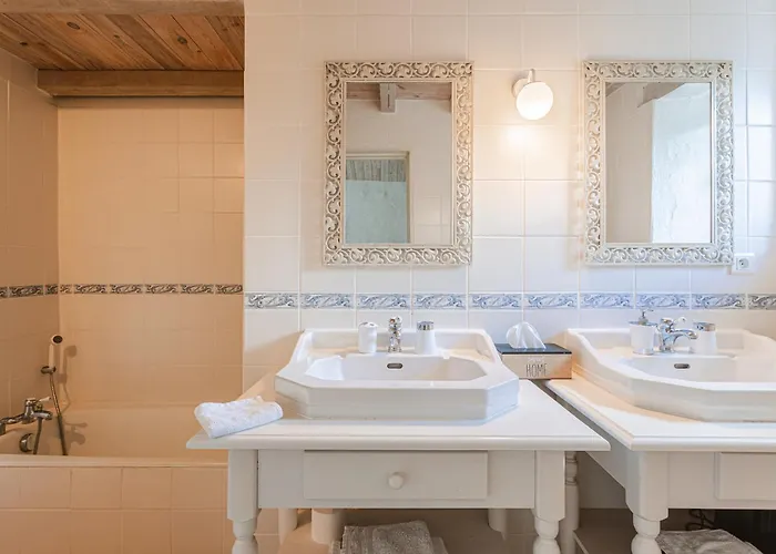 Logis La Tour - Orangerie Saint-Laurent-de-la-Salle