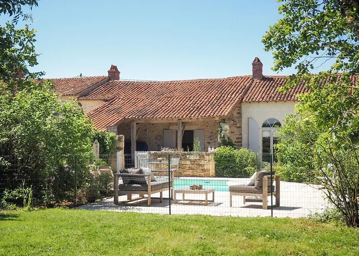 Logis La Tour - Orangerie * Saint-Laurent-de-la-Salle